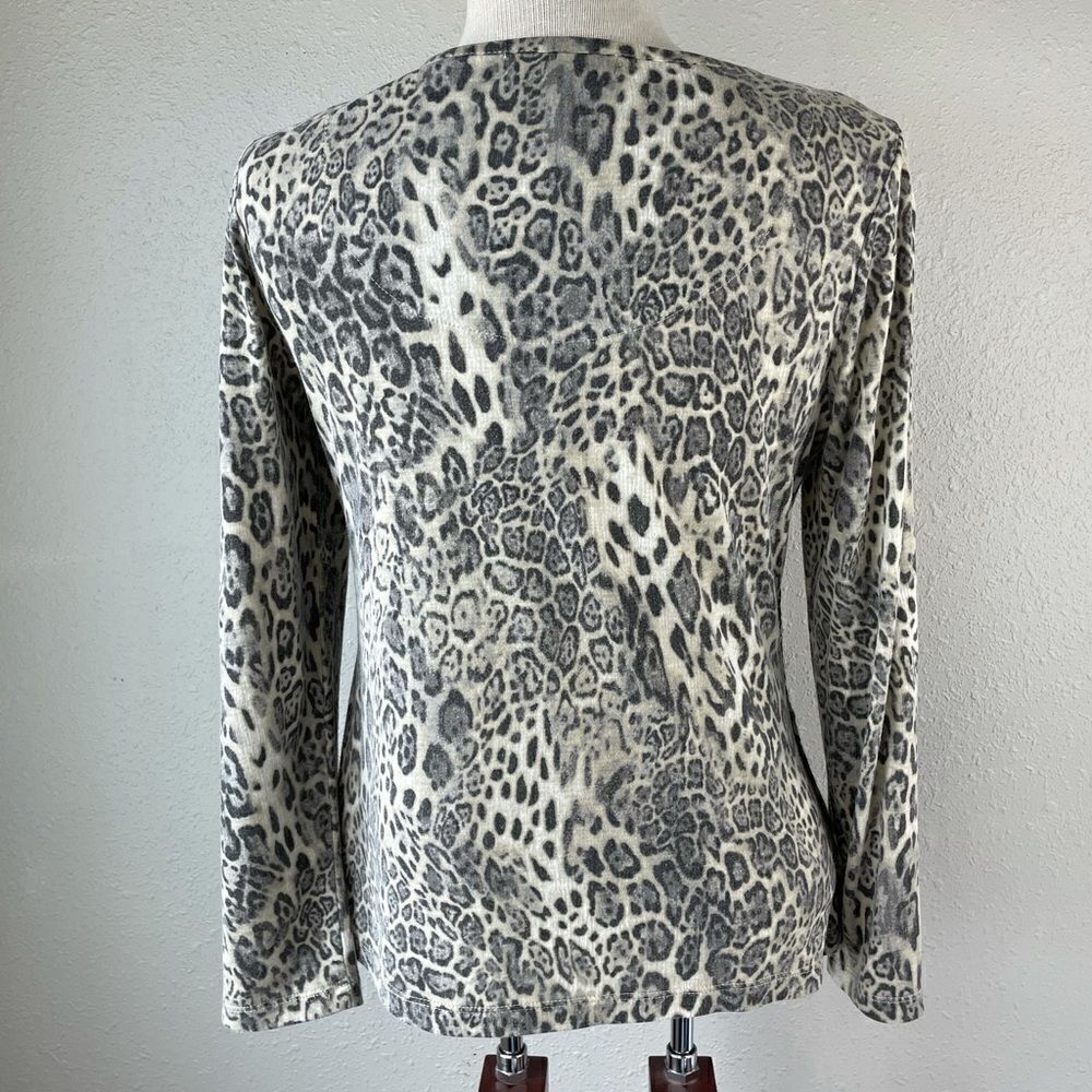 Liz Claiborne Petite Leopard Print Top EUC - Picture 6 of 7